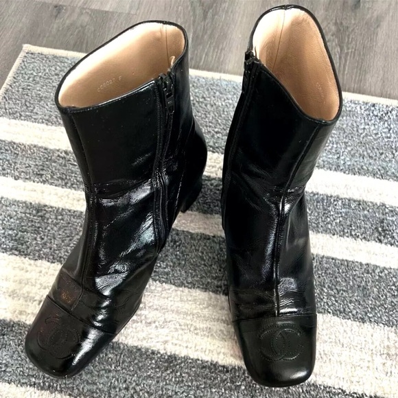 Vintage Chanel Bootie Boot Heels Black Patent Logo CC Womens Size 36 - Picture 2 of 8